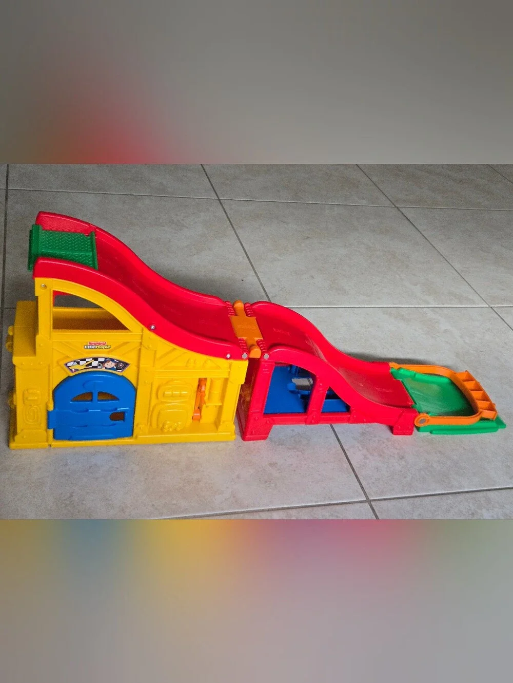 2010 Fisher Price Little People Wheelies Rev'n Sounds Race Track with 4 Wheelies